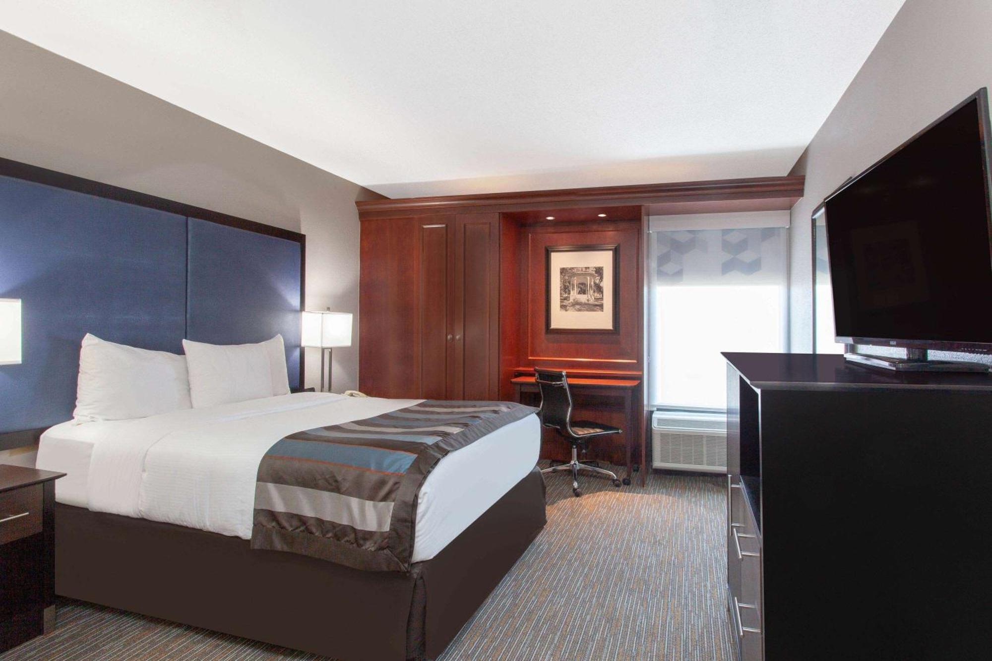 Wingate By Wyndham Charleston Coliseum Hotel Норт Чарлстън Екстериор снимка