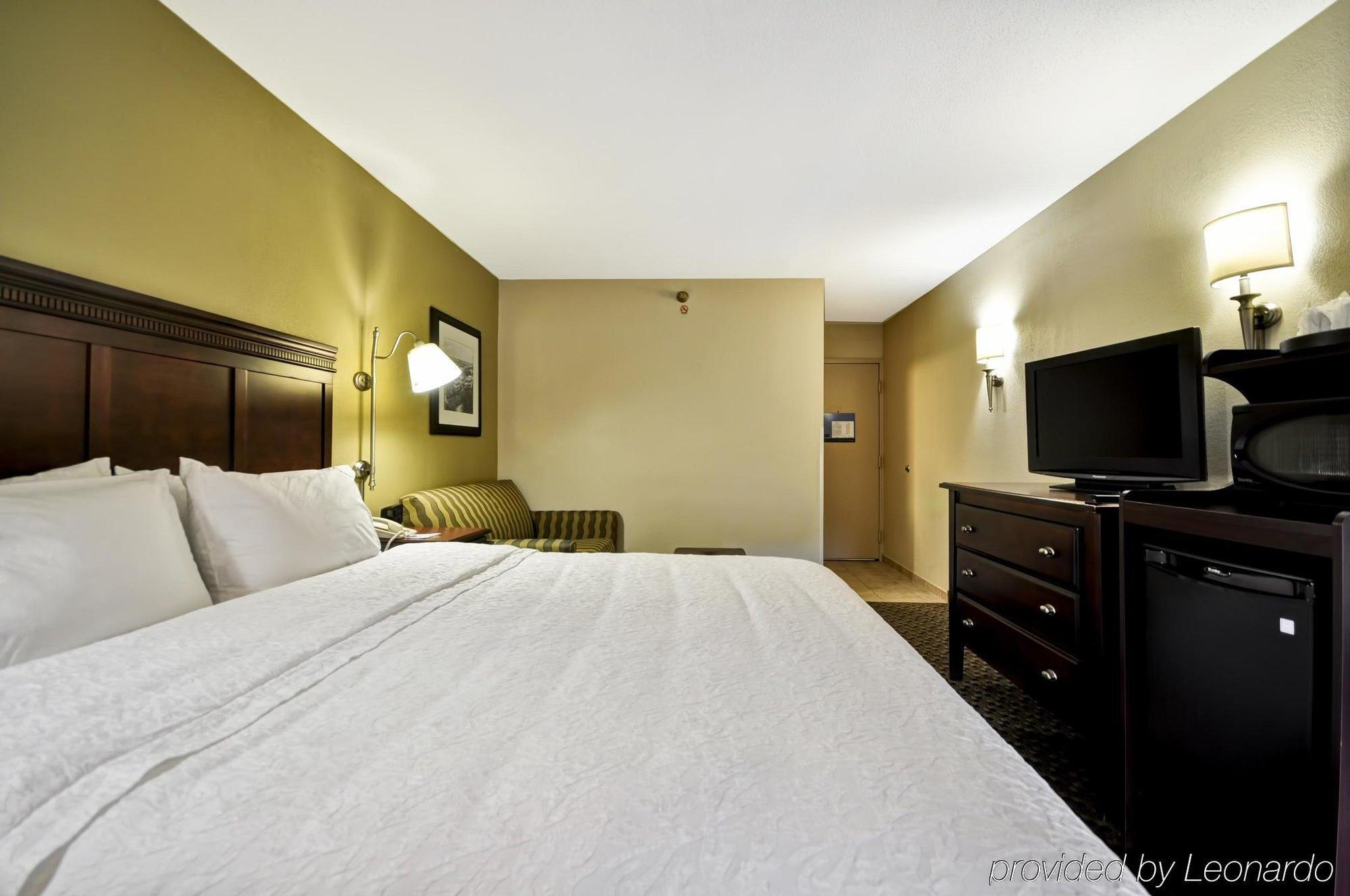 Wingate By Wyndham Charleston Coliseum Hotel Норт Чарлстън Екстериор снимка