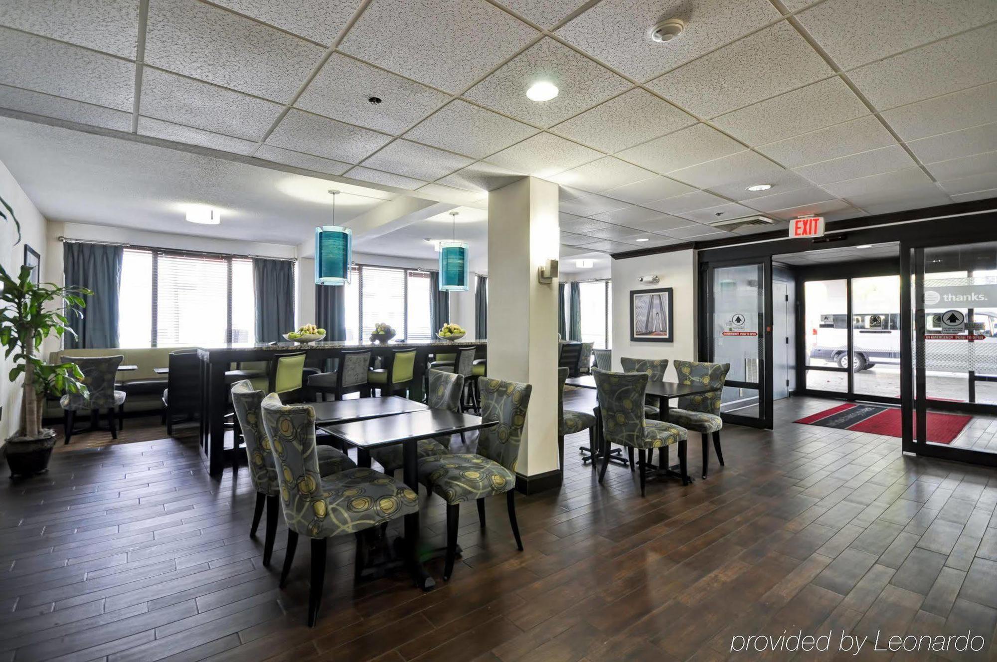 Wingate By Wyndham Charleston Coliseum Hotel Норт Чарлстън Екстериор снимка