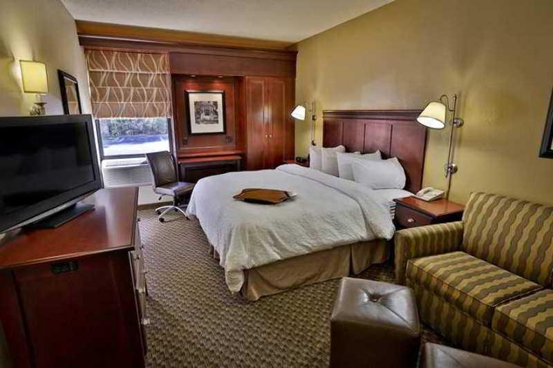 Wingate By Wyndham Charleston Coliseum Hotel Норт Чарлстън Екстериор снимка